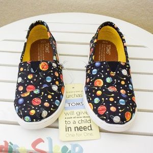 *NWT* TOMS: Space Shoes. Perfect for school. GIRLS